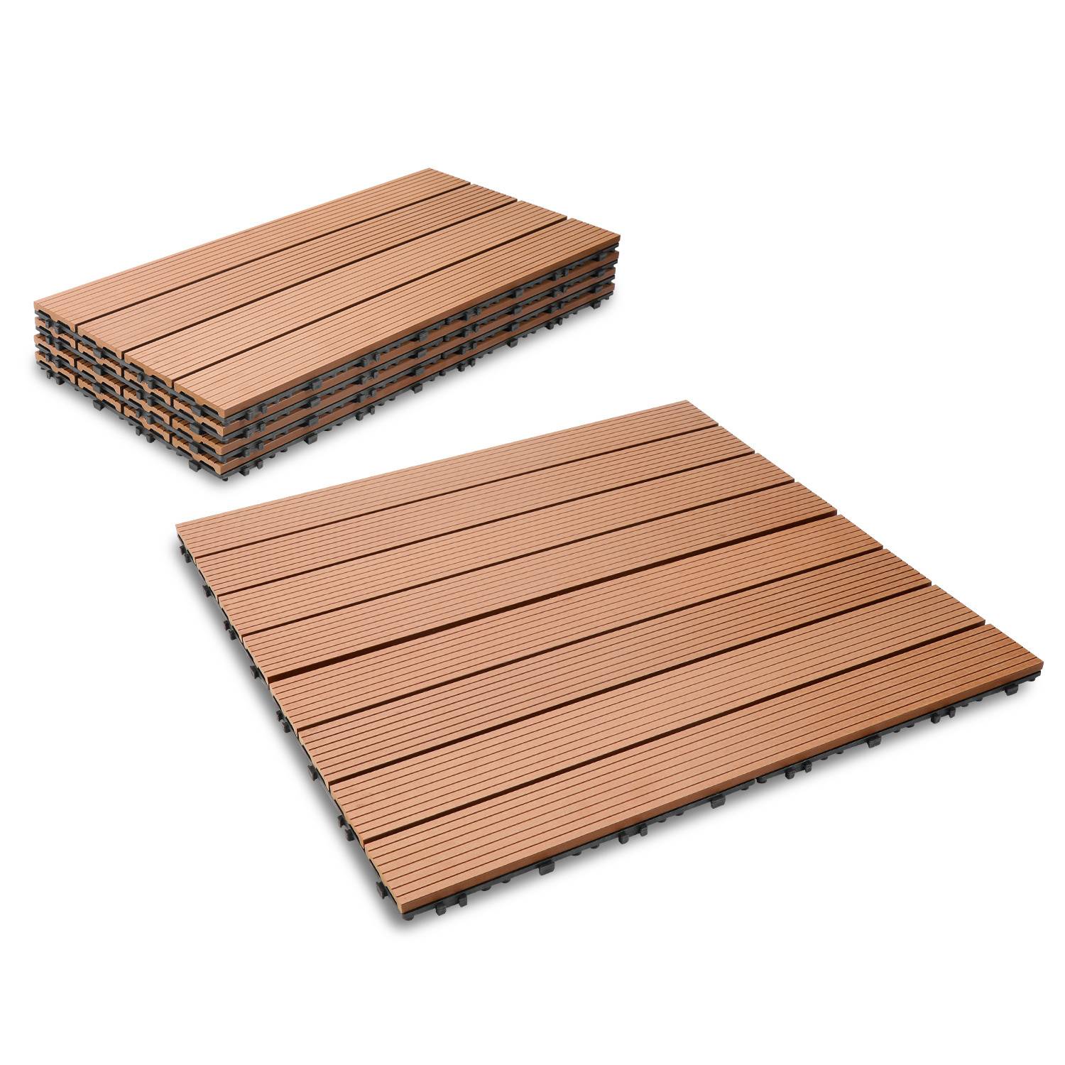 Stapel und einzelne Teile aus Holz-Verschlussplatten, braun, auf weißem Hintergrund, geeignet für den Außenbereich-Bodenbelag.