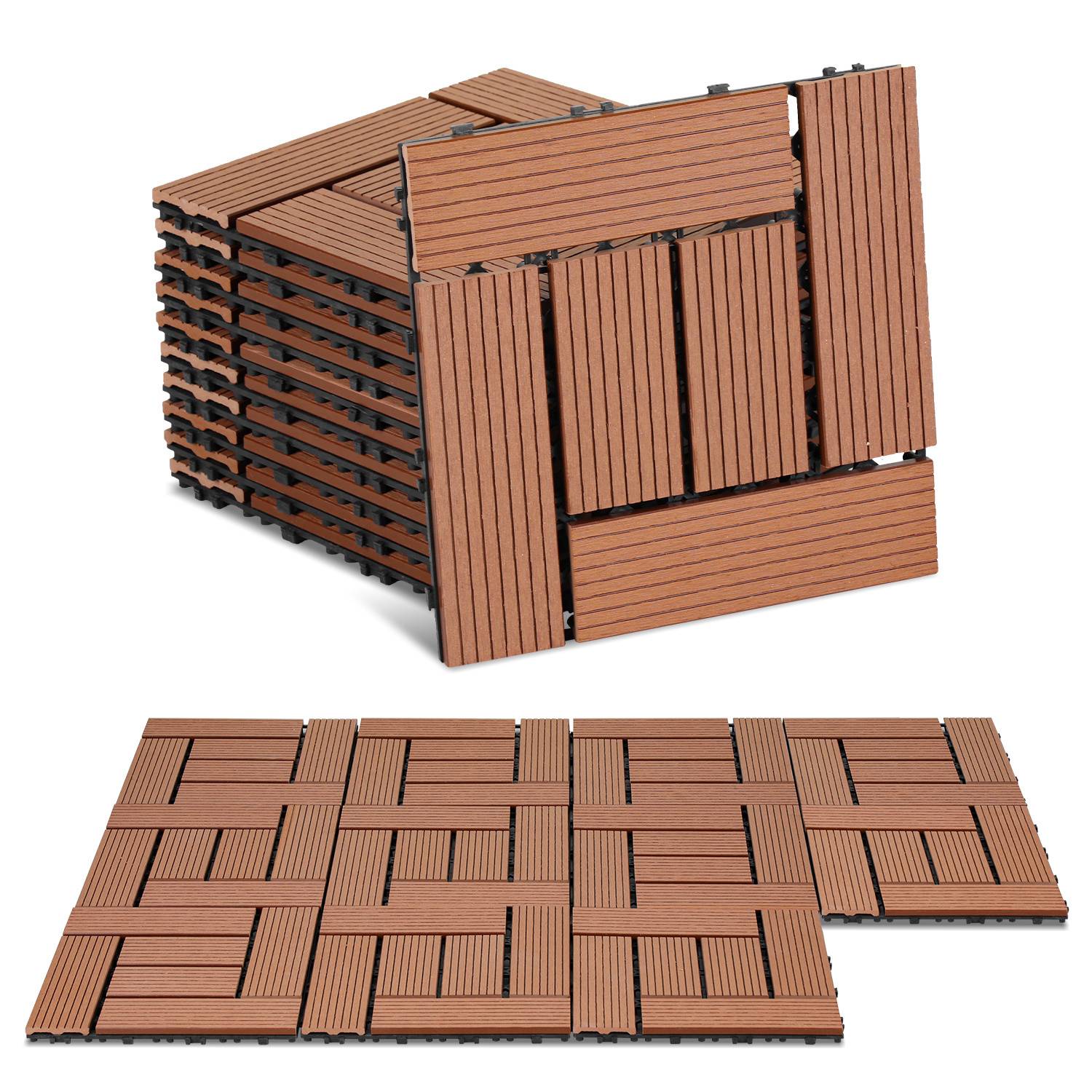 Braun verschlungene Holzterrassen-Fliesen, die in einem Stapel angeordnet und in einem Rastermuster angezeigt werden, wobei ihr Design und ihr Montage-Potenzial hervorgehoben werden.