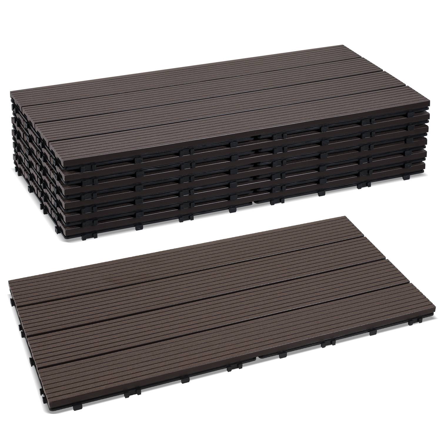 Ein Stapel ineinander greifender brauner Terrassenplatten, der in zwei Stapeln angeordnet ist und ihre ebene Oberfläche sowie einheitliches Design für die Außennutzung hervorhebt.