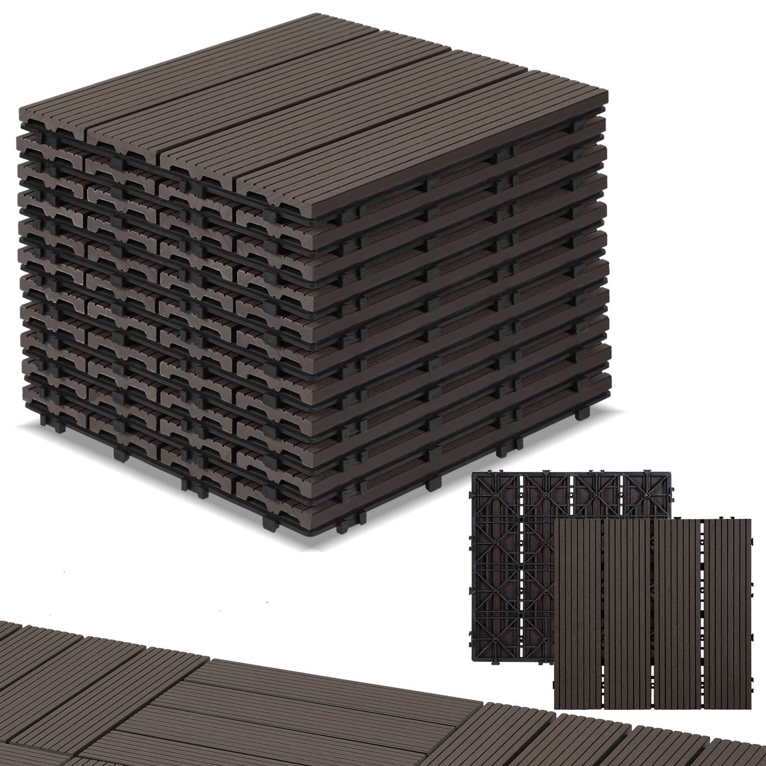 Gestapelte dunkelbraune Terrassendielen mit Verriegelung, strukturierte Oberfläche; zusätzliche Ansichten zeigen Details von Ober- und Unterseite.
