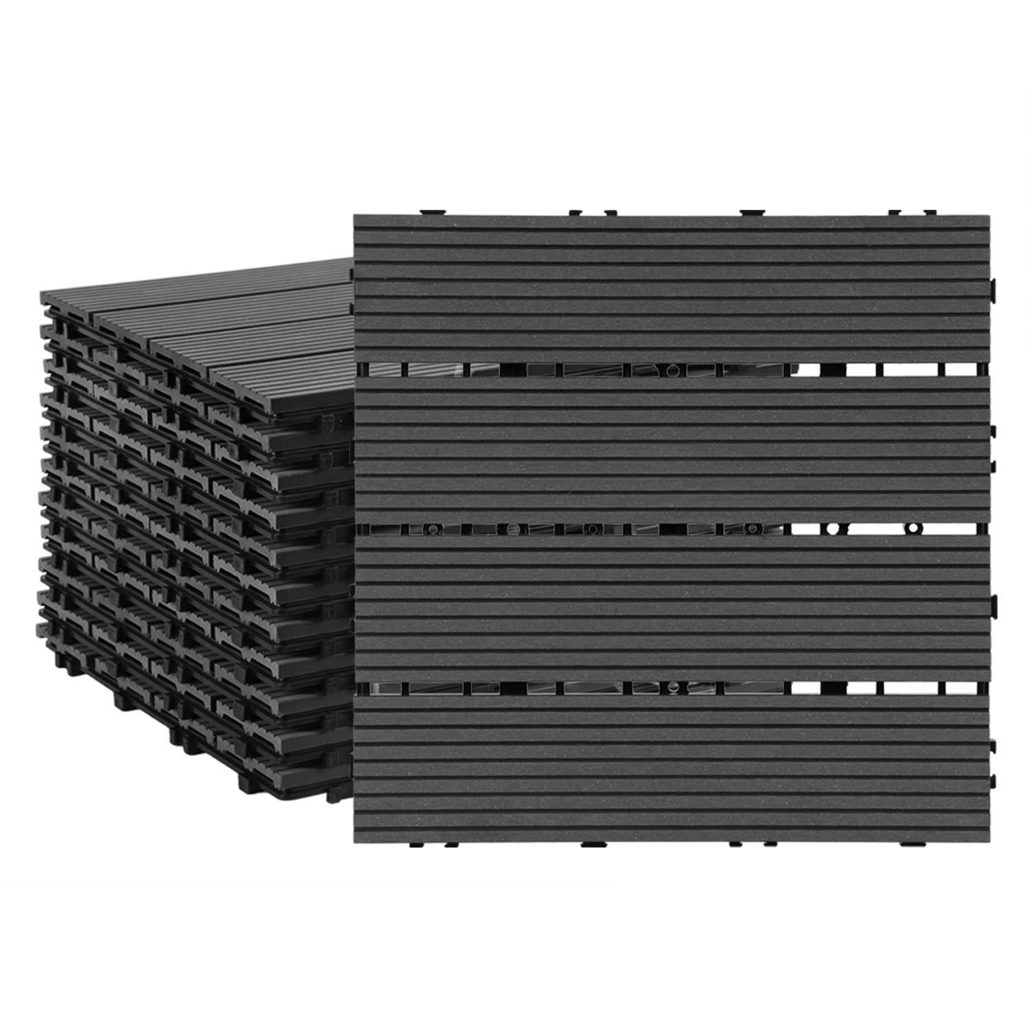 Stapel von ineinandergreifenden schwarzen Terrassendielen mit einheitlichem Lamellenentwurf vor weißem Hintergrund. Geeignet für Außenbeläge.