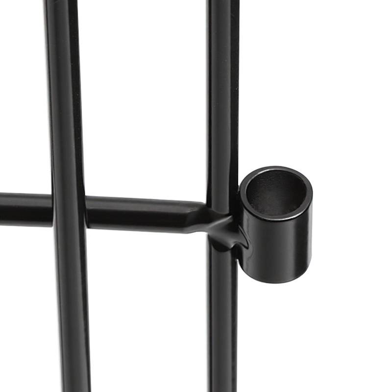 Schwarzer Metallrahmen mit angebrachtem Zylinderbehälter, möglicherweise Teil einer größeren Struktur oder eines Möbelstücks, designorientiertes Bild.