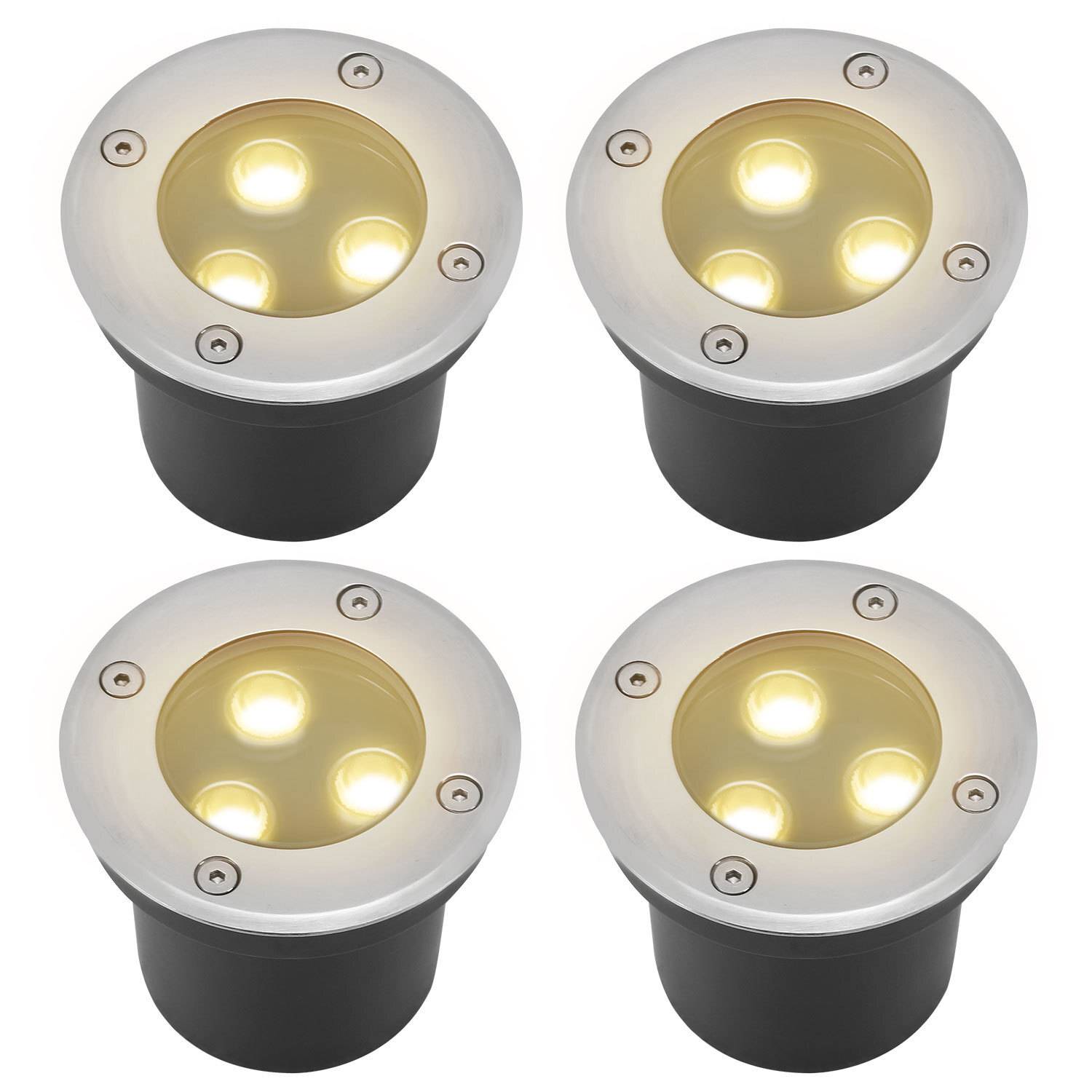 Vier runde, aus Edelstahl gefertigte LED-Einbauleuchten für den Boden mit je drei Glühbirnen, angeordnet in einem quadratischen Muster auf weißem Hintergrund.