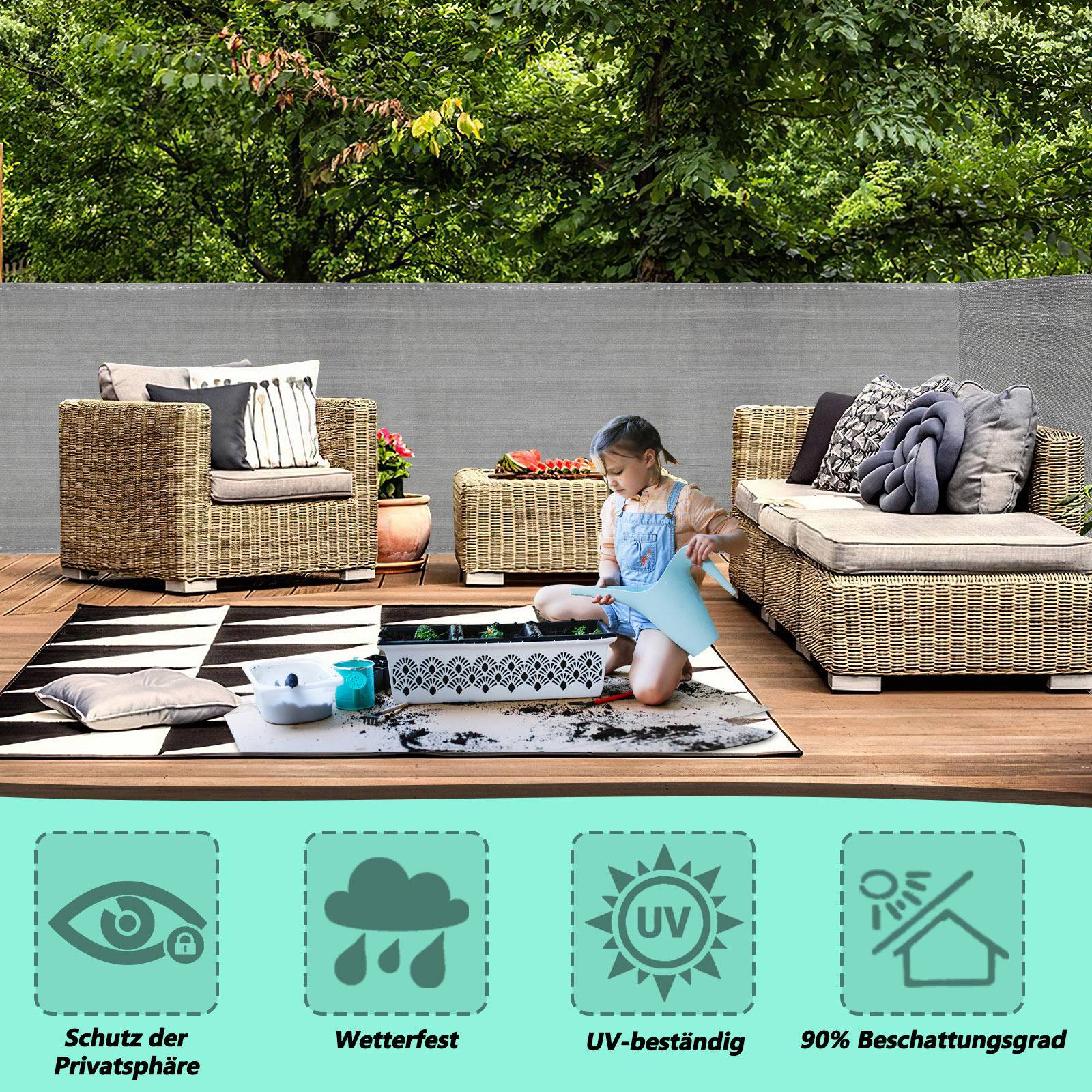 Ein Kind spielt auf einer Terrasse mit einem Teppich, umgeben von Korbmöbeln. Der Text unten hebt Datenschutz, Wetterfestigkeit, UV-Beständigkeit und Schattenvorteile hervor.