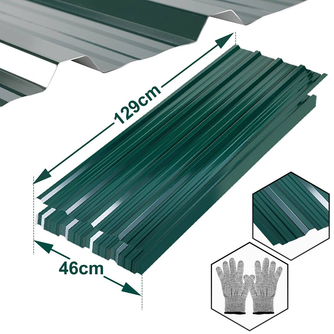 Grüne Metallblätter für Dacheindeckung, 129 cm x 46 cm, gewellt für Stabilität. Das Bild zeigt Schutzhandschuhe und veranschaulicht den Installationskontext.