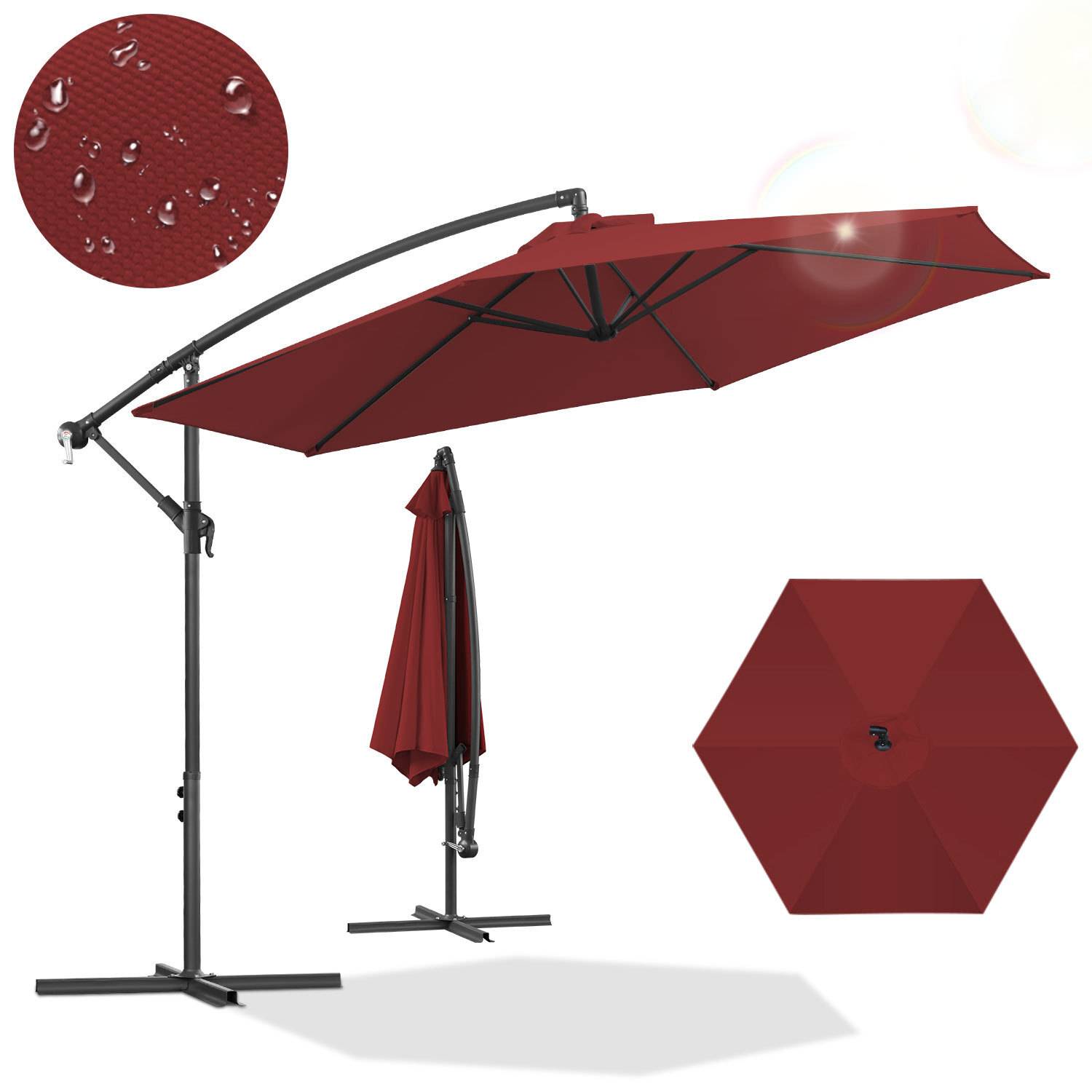 Roter Kragarmschirm für die Terrasse mit wasserbeständigem Stoff, gezeigt in aufrechter und geneigter Position. Nahaufnahme der Stoffstruktur mit Wassertropfen.