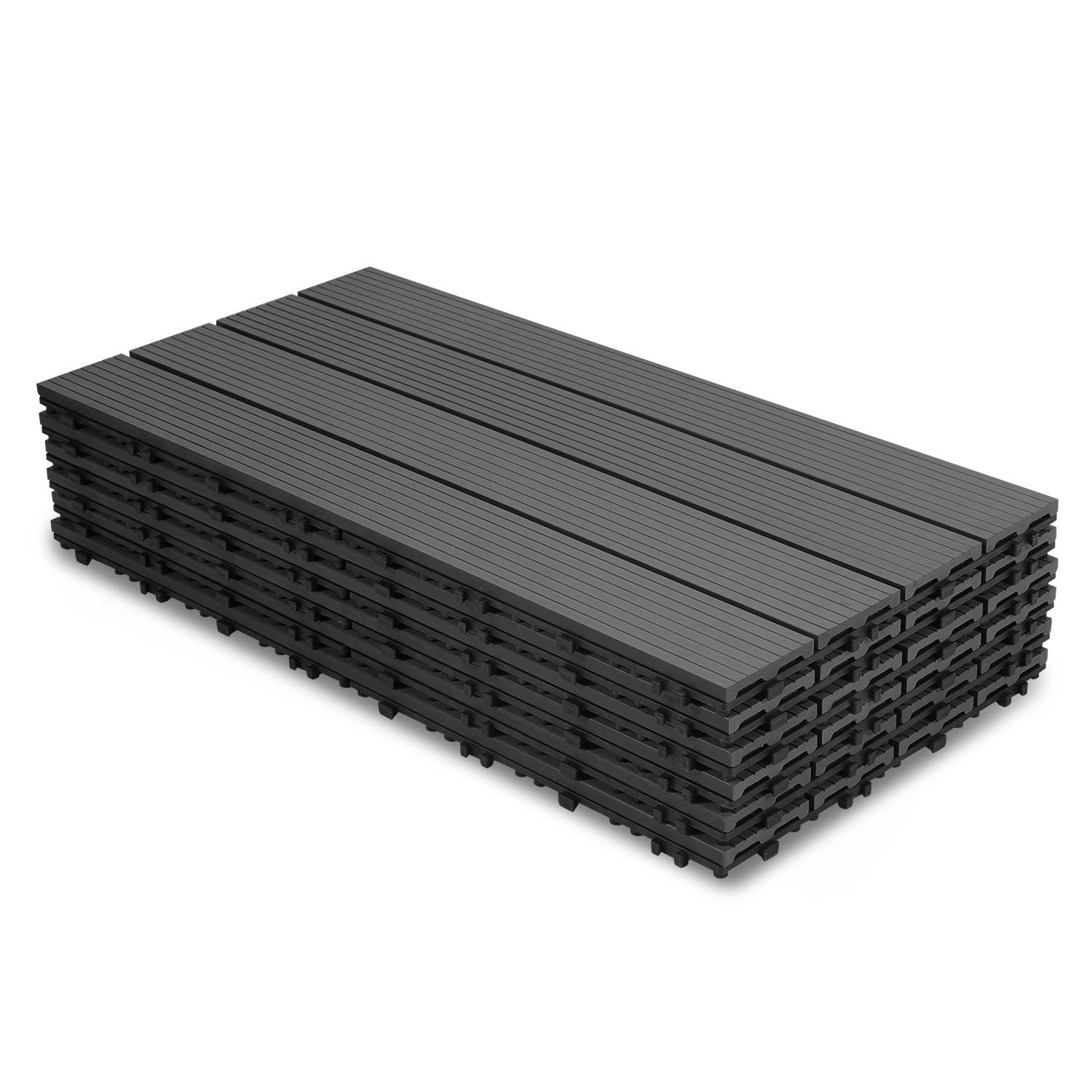 Stapel schwarzer Kunststoff-Bodenfliesen mit Verschlussystem auf Ausstellung.