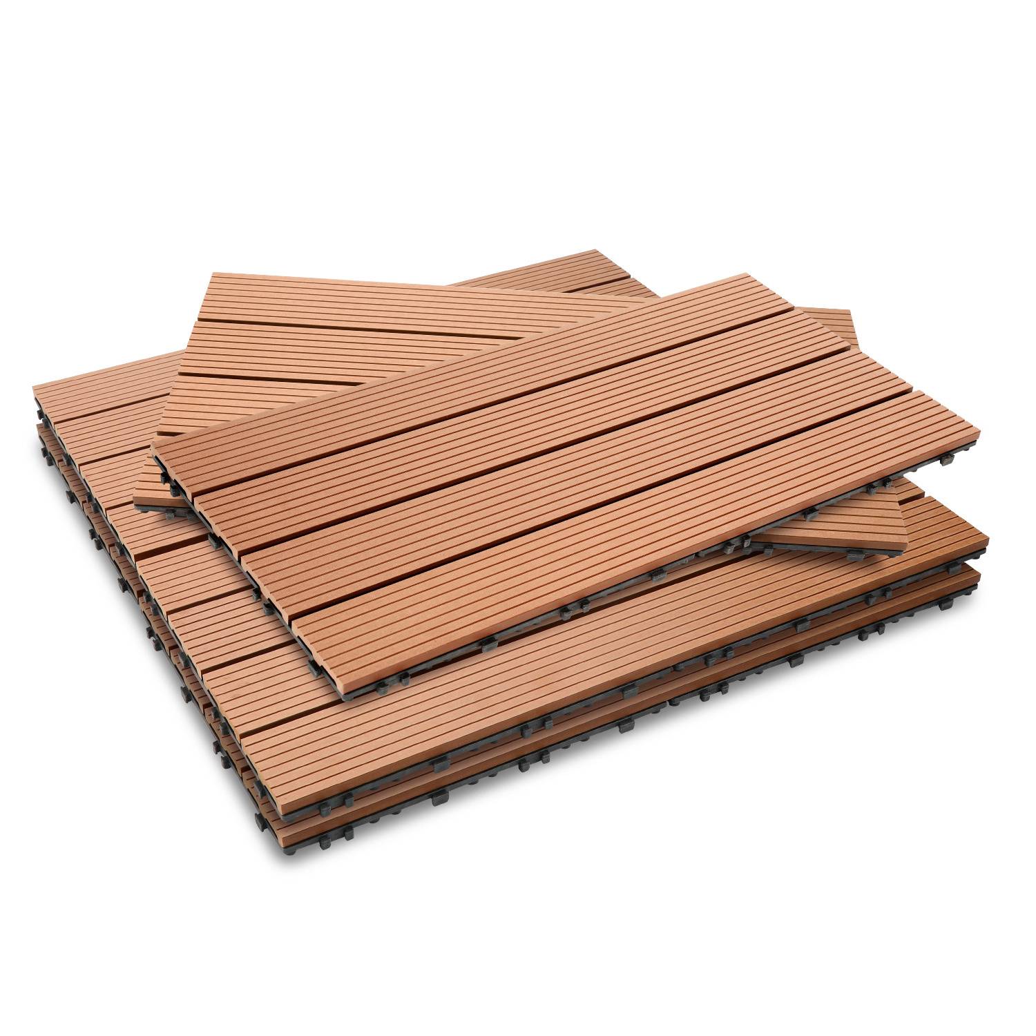 Verschachtelte Holzterrassendielen, Stapel von vier, mit natürlicher Holzoberfläche und parallelen Leisten, geeignet für Außenbeläge.