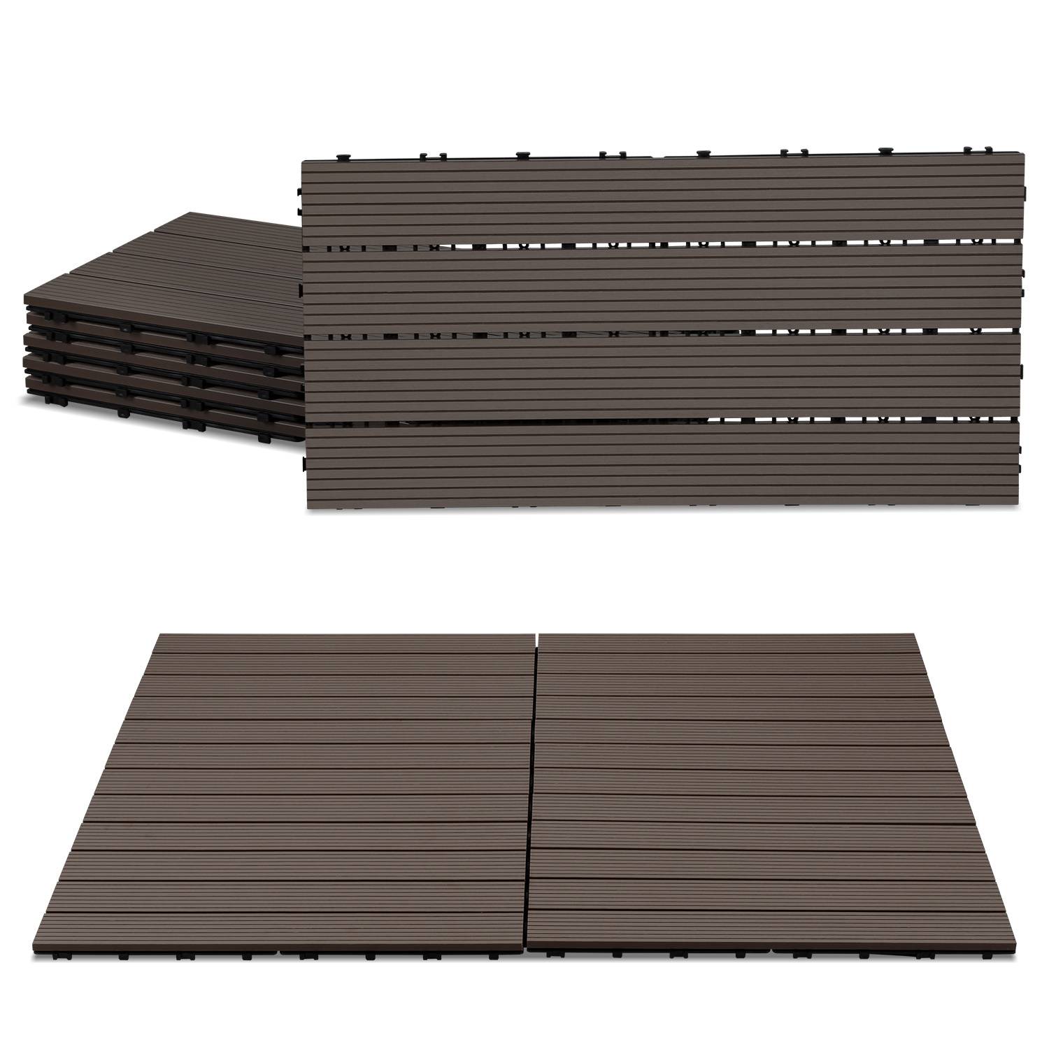 Verbundwerkstoff-Deckelplatten in dunkler Holzoptik, dargestellt in zwei Stapeln und flach ausgelegt, zeigen das modulare Design für die Verwendung im Außenbereich.