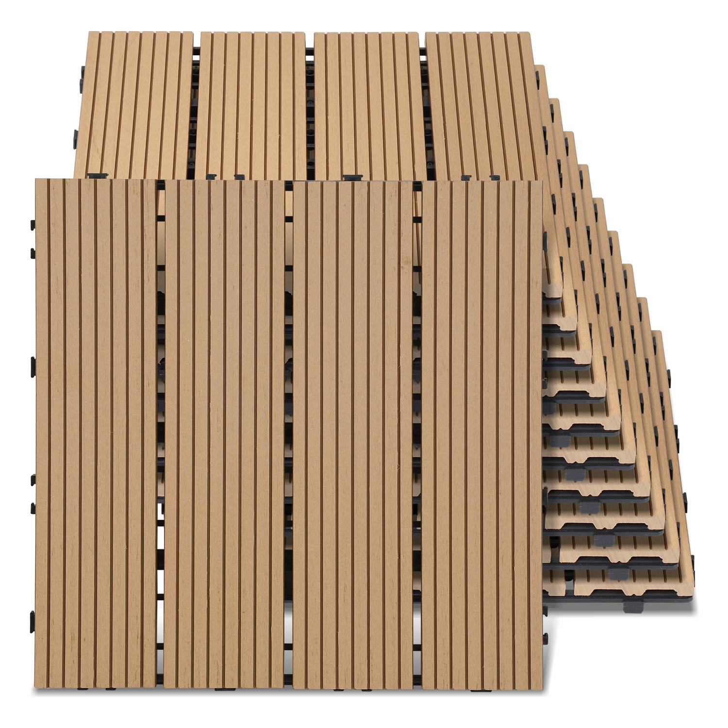 Stapel von ineinander greifenden Holzdeckfliesen mit hellem Braunton, die ein lamelliertes Design für Außenbodenbeläge zeigen.