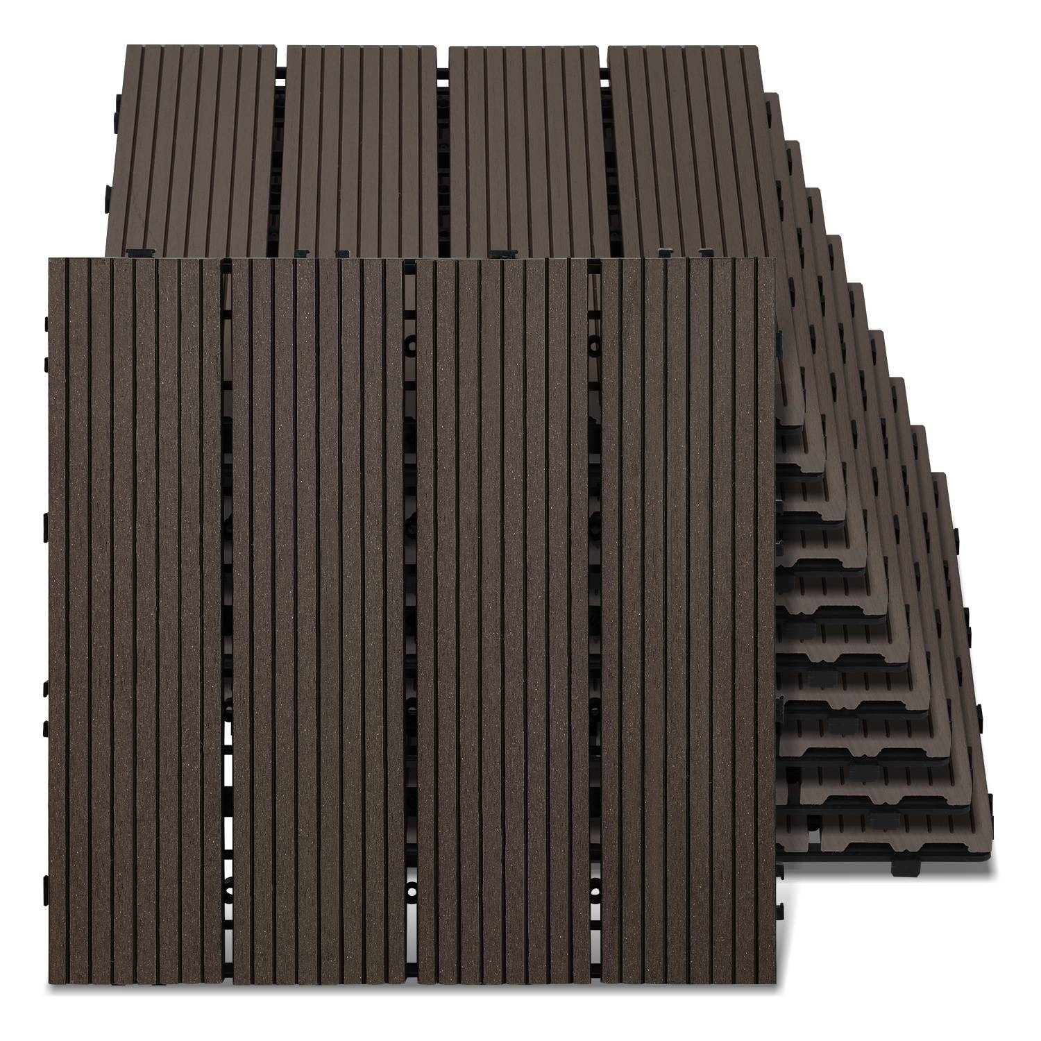 Gestapelte braune Verbundwerkstoff-Deckenplatten in einem Verzahnungsmuster angeordnet, geeignet für Außenbodenbeläge.