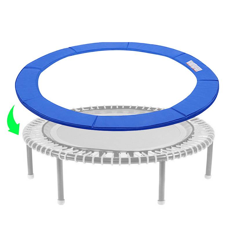 „Blauer Schutzüberzug wird auf einem Mini-Trampolin mit weißem Rahmen angebracht.