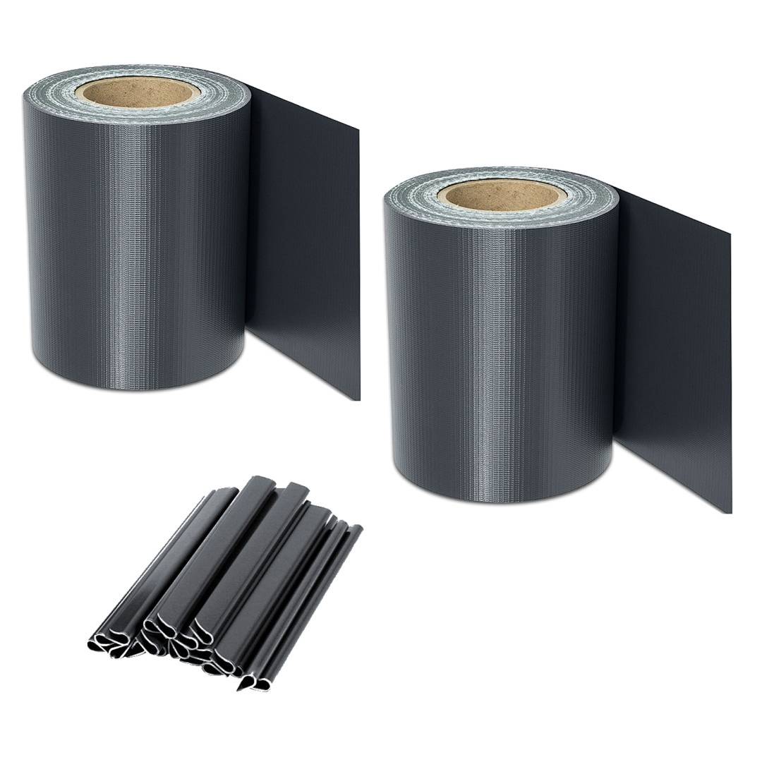 Zwei Rollen schwarzes Kantenbandklebeband und ein Set aus Kunststoffpflöcken, verwendet für Gartenrandbegrenzungen oder Rasenkanten.