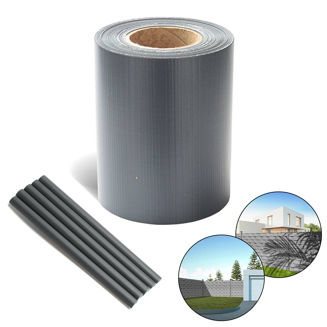 Eine Rolle grauer Zaun-Sichtschutzfolie mit Stangen, zusammen mit Illustrationen, die die Montage an verschiedenen Zauntypen für zusätzliche Privatsphäre zeigen.