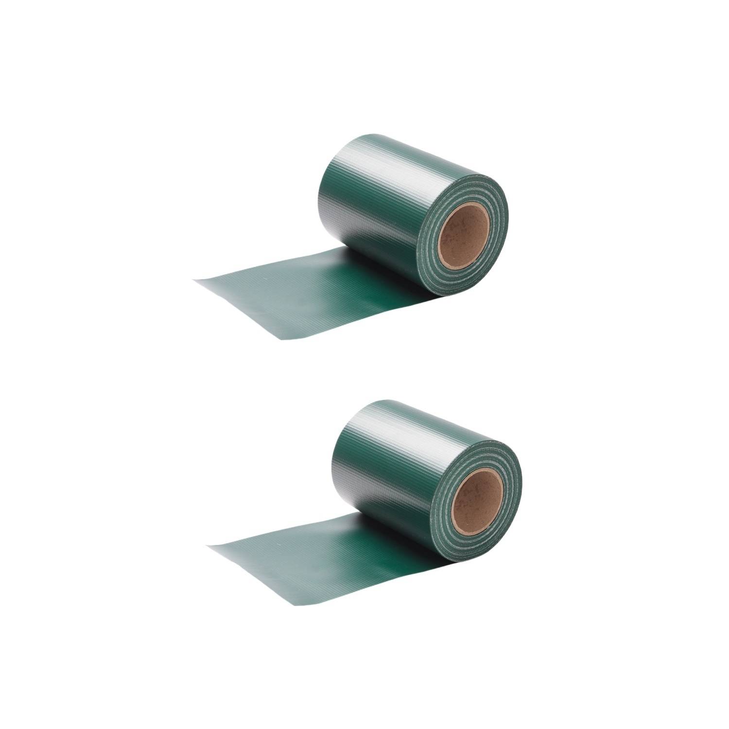 Zwei Rollen grünes Klebeband, leicht abgerollt, zeigen Struktur und Dicke.