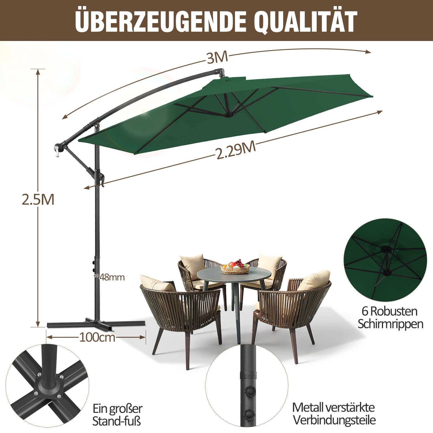 Ein großer grüner Außenschirm mit einer Breite von 3m und einer Höhe von 2,5m spendet Schatten für ein Esszimmer-Set mit vier Stühlen. Zu den Hauptmerkmalen gehören robuste Speichen und verstärkte Metallteile.