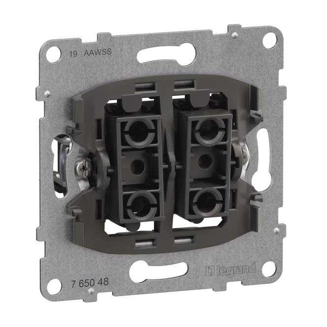 Elektrischer Schaltermehanismus mit mehreren Anschllusspunkten, montiert auf einem Metallrahmen, ausgelegt für die Installation in Elektrosystemen.