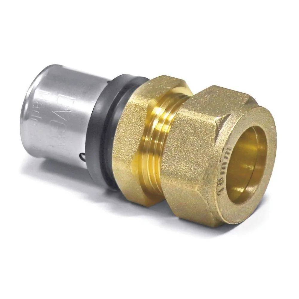 Nahaufnahme einer Messingarmatur mit gewindeltem Ende und einem zylindrischen Metallverbinder, der für Rohrleitungs- oder mechanische Anwendungen verwendet wird.