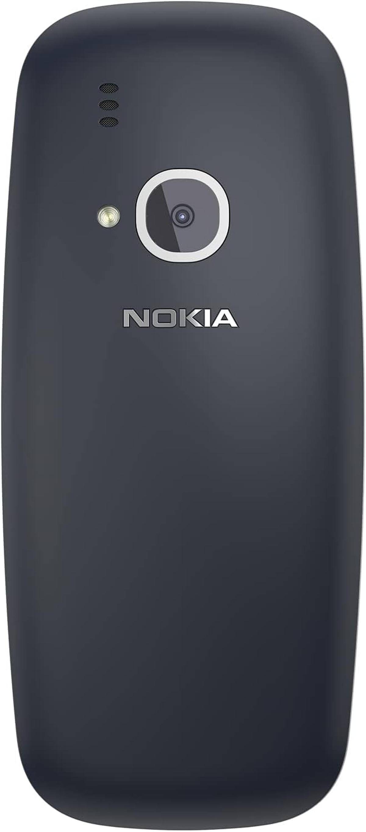 Das Bild zeigt die Rückseite eines Nokia-Mobiltelefons, auf der das Markenlogo in Silber vor einem dunkelgrauen Hintergrund zu sehen ist.