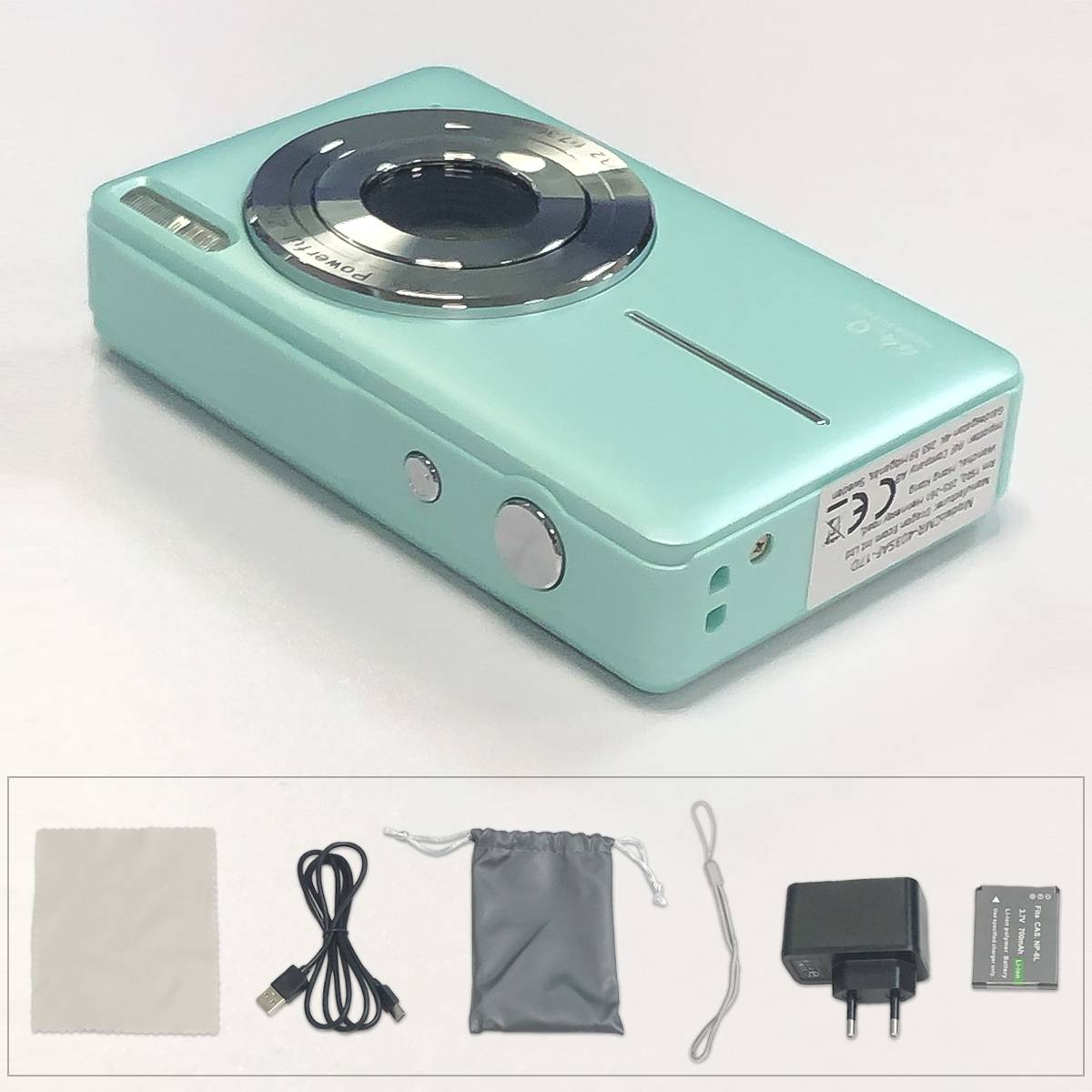 Eine digitalkamera in minzgrün mit zirkulärem objektiv und tasten. Darunter befinden sich zubehörteile: tuch, usb-kabel, tasche, handgelenkschlaufe und ladegerät.