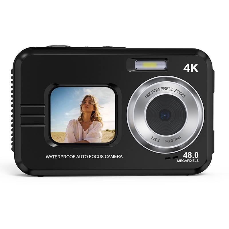 Schwarze wasserdichte Kamera mit 4K-Video, 48,0 Megapixel, 16X Zoom; Bildschirm zeigt eine Person am Strand.