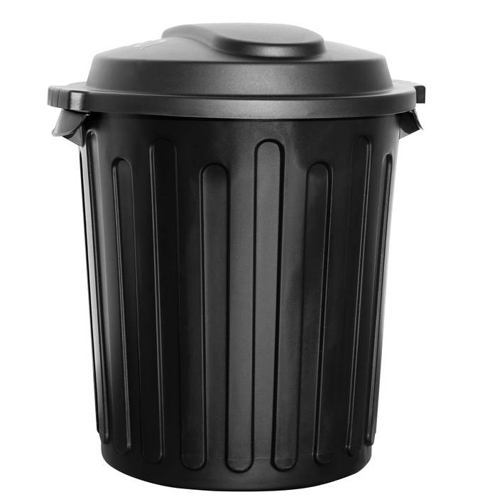 Ein schwarzer Kunststoff-Mülleimer mit Deckel, mit vertikalen Rillen und Seitengriffen.