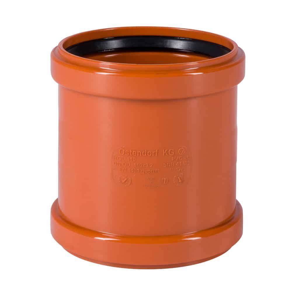 Ein orangefarbener PVC-Rohrkonnector mit Gummidichtung, verwendet für Sanitär- oder Entwässerungssysteme.