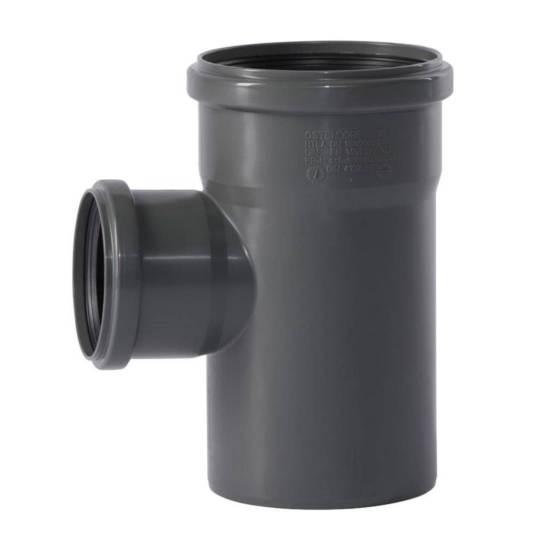 Ein grauer PVC-Rohrbogen-T-Stück mit drei Öffnungen zum Verbinden von Rohren, das in Abwassersystemen verwendet wird.