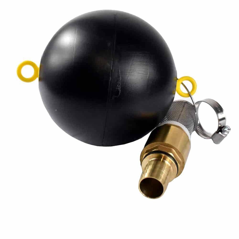 Ein schwarzes Schwimmerventil mit kugelförmigem Design, Metallverbinder und gelben Befestigungsringen, das in Rohrleitungssystemen zur Wasserspiegelregelung verwendet wird.