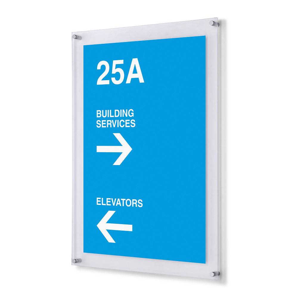 Schild mit blauem Hintergrund zeigt 