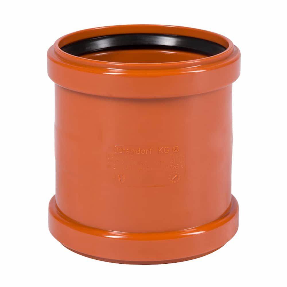 Eine zylindrische orange Rohrverschraubung mit glatten Kanten, die in Rohrleitungs- oder Entwässerungssystemen verwendet wird.