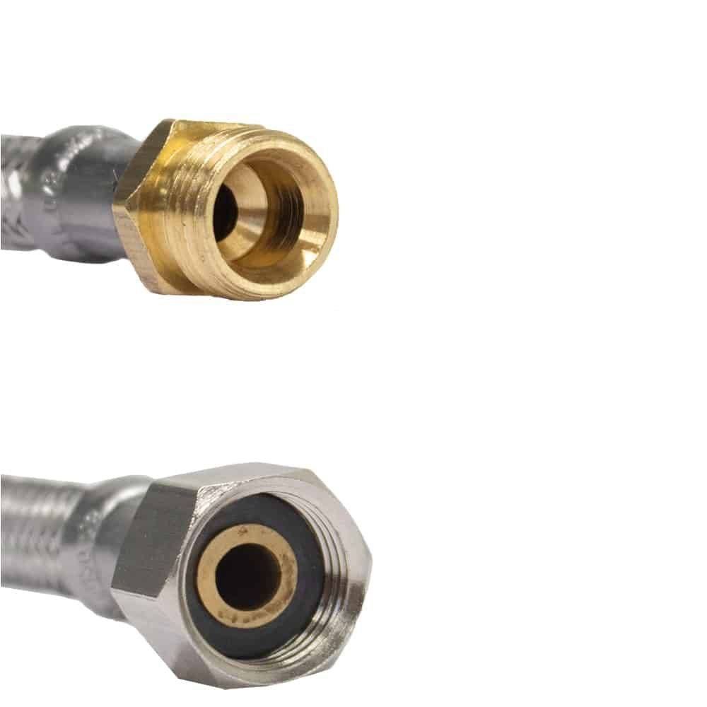 Nahaufnahme von zwei metallischen Rohrleitungsarmaturen; eine zeigt eine Messingoberfläche, die andere eine Stahlausführung. Beide sind gewinde und für Schlauchverbindungen ausgelegt.