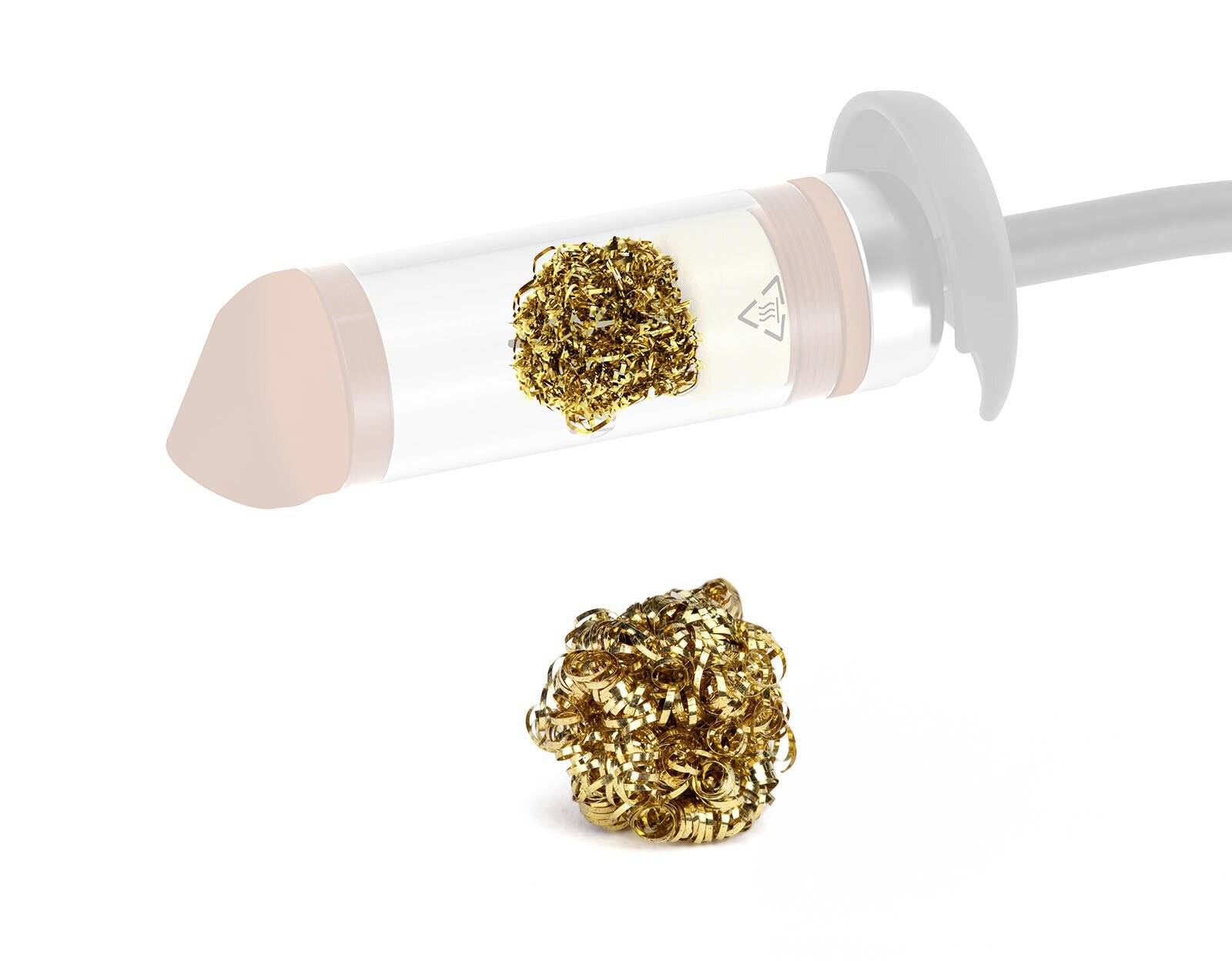 Eine Spritze gefüllt mit Goldspänen ist vor einem weißen Hintergrund positioniert. Darunter wird ein Haufen derselben Goldspäne gezeigt.