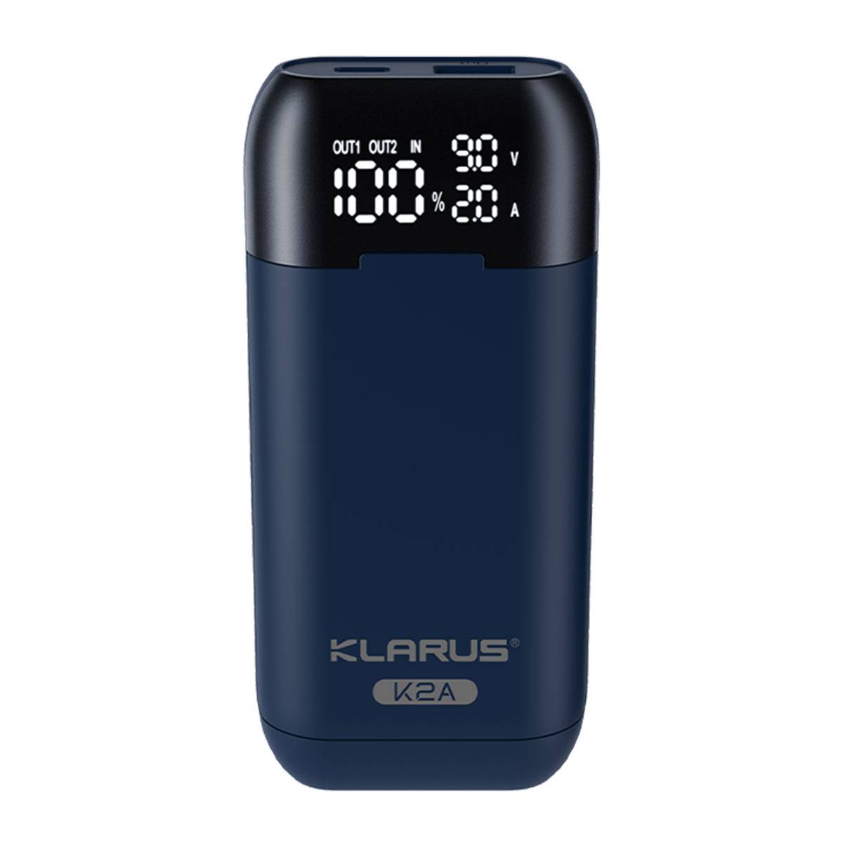 Ein blauer Klarus K2A Power Bank mit digitaler Anzeige, die den Batteriestand, die Spannung und den Strom anzeigt, konzipiert für tragbares Laden.
