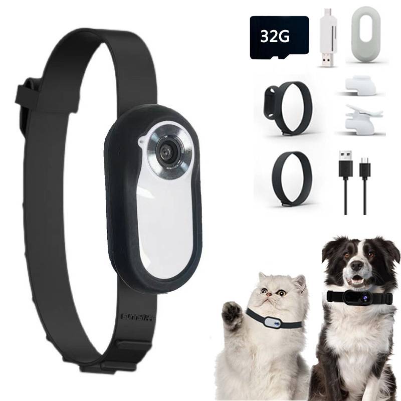 Eine schwarze tragbare Haustierkamera mit einer 32-GB-Speicherkarte und Zubehör, neben einer Katze und einem Hund gezeigt, wobei ihre Verwendung zur Tierüberwachung hervorgehoben wird.