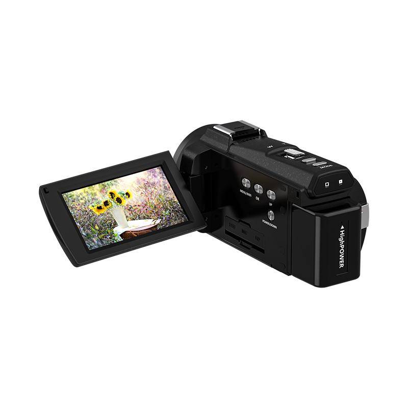 Ein schwarzer digitaler Camcorder mit ausklappbarem LCD-Bildschirm, auf dem ein farbenprächtiger Schmetterling auf einer weißen Blume angezeigt wird.