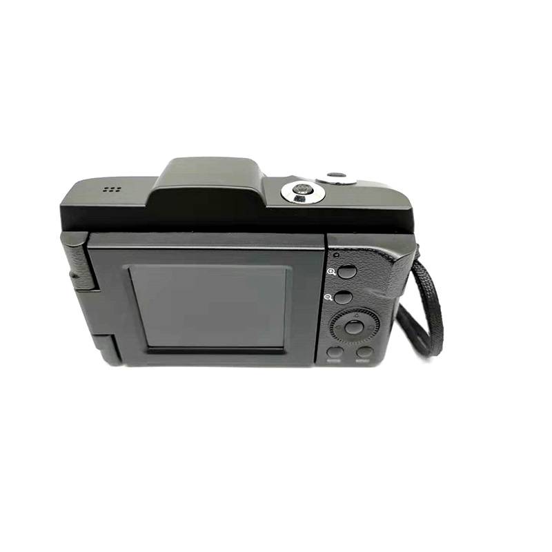 Eine kompakte Digitalkamera, von hinten betrachtet, mit einem LCD-Bildschirm und Steuertasten. Ein Handgelenkband ist auf der rechten Seite befestigt.