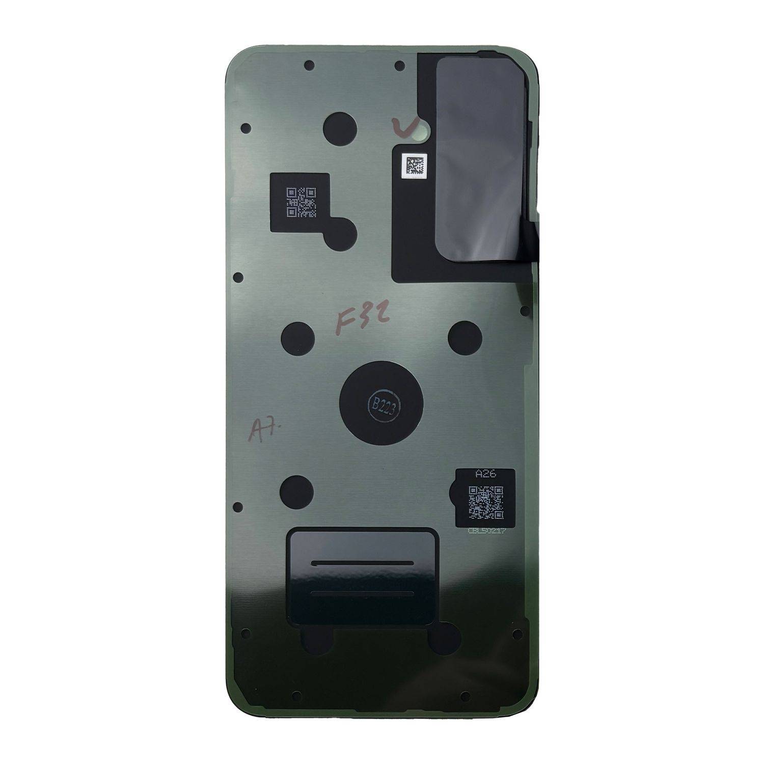 Smartphone-Komponente mit QR-Codes und Kennziffern; verfügt über ein metallisches Panel mit mehreren kreisförmigen Löchern und einem großen schwarzen Ausschnitt.