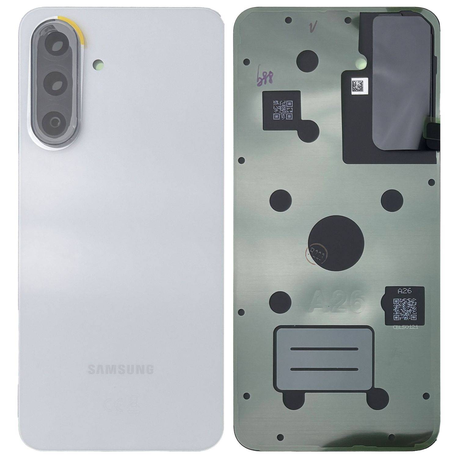 Das Bild zeigt die Vorder- und Rückseite einer Smartphone-Schutzhülle mit einer Öffnung für das Kamera-Array auf der linken Seite und internen Markierungen auf der rechten Seite.
