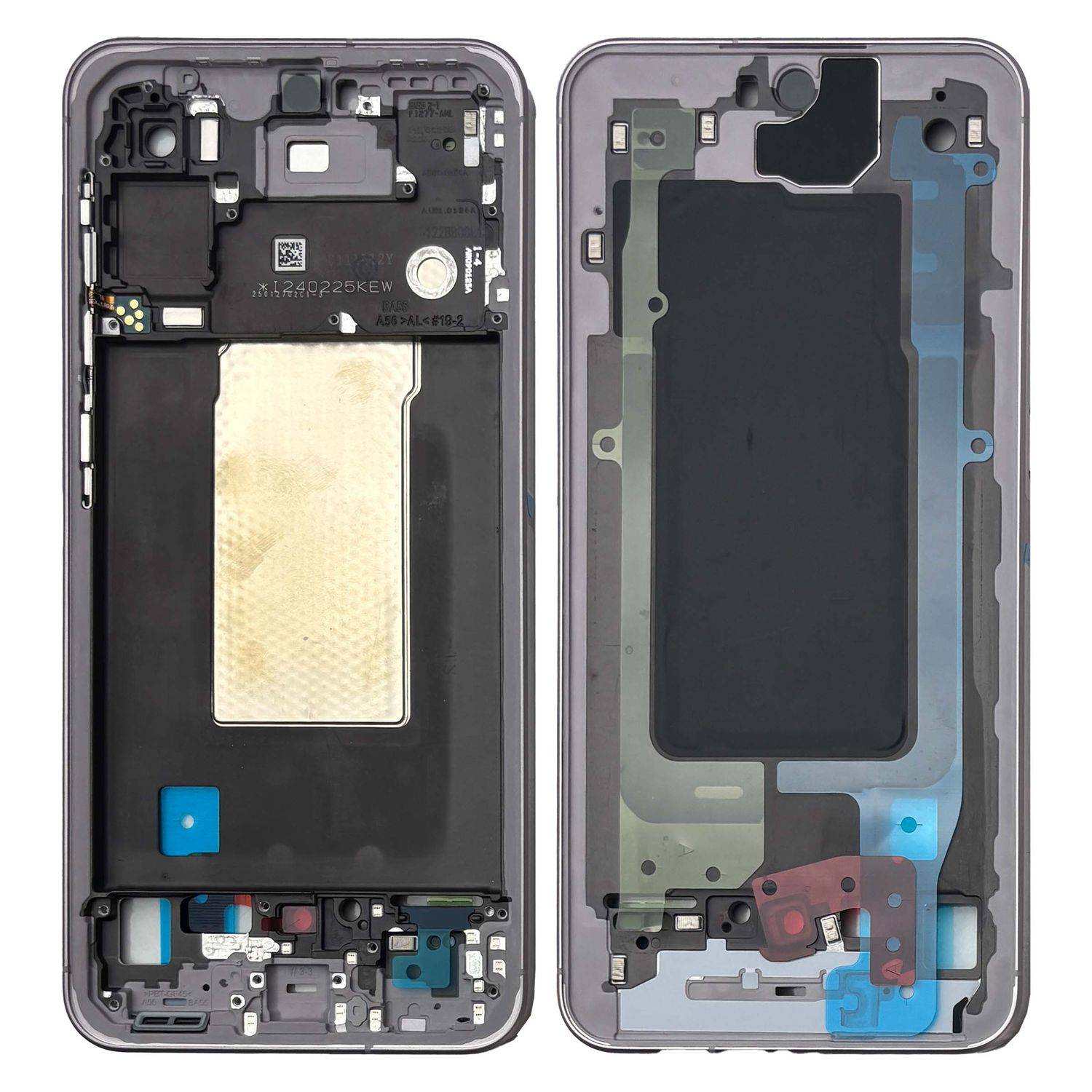 Verschiedene Messingrohrverbindungsstücke und Verbinder, darunter Bögen, T-Stücke, Muffen und Kappen, sind in einem Rasterlayout auf weißem Hintergrund angeordnet.