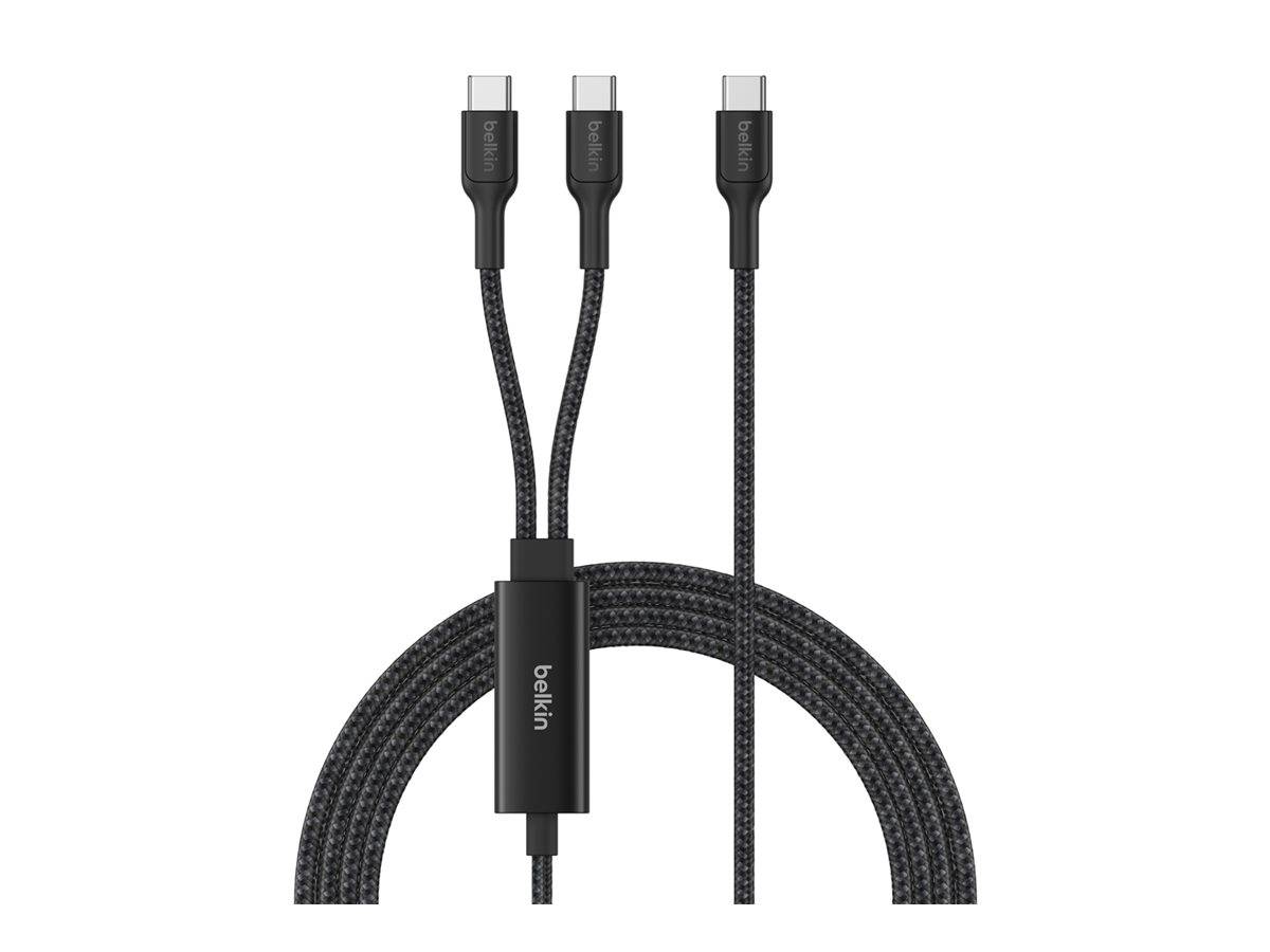 Drei schwarze geflochtene USB-C-Kabel mit einem zentralen Belkin-Anschluss, aufgerollt und gerade dargestellt, um das Multi-Kabel-Ladedesign hervorzuheben.