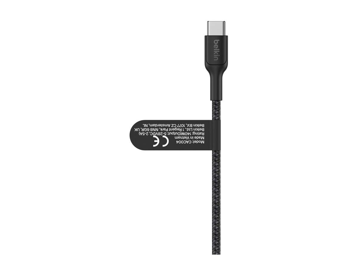 Belkin USB-C-Ladekabel mit angebrachtem Regulierungsschild auf weißem Hintergrund.