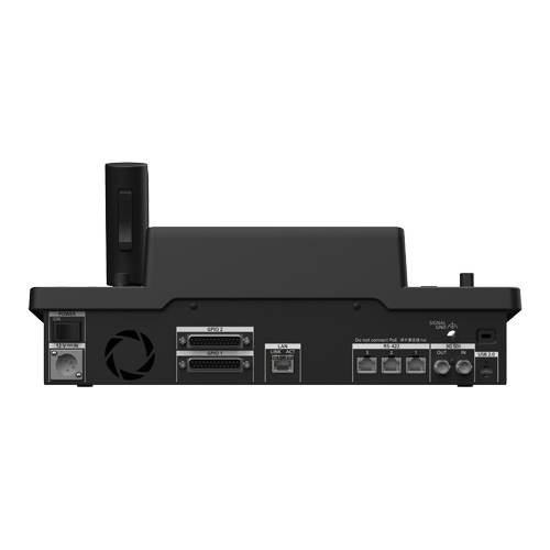 Rückansicht eines schwarzen elektronischen Geräts mit verschiedenen Anschlüssen und Verbindungen, einschließlich HDMI, USB und Audioeingängen.