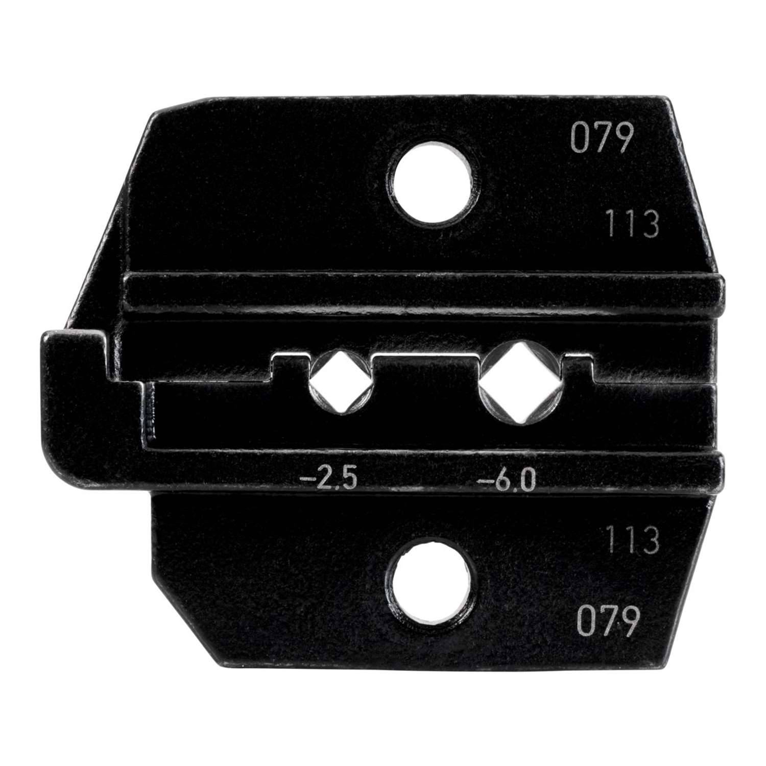 Eine schwarze Metallklinge mit Ausschnitten und eingravierten Nummern „079