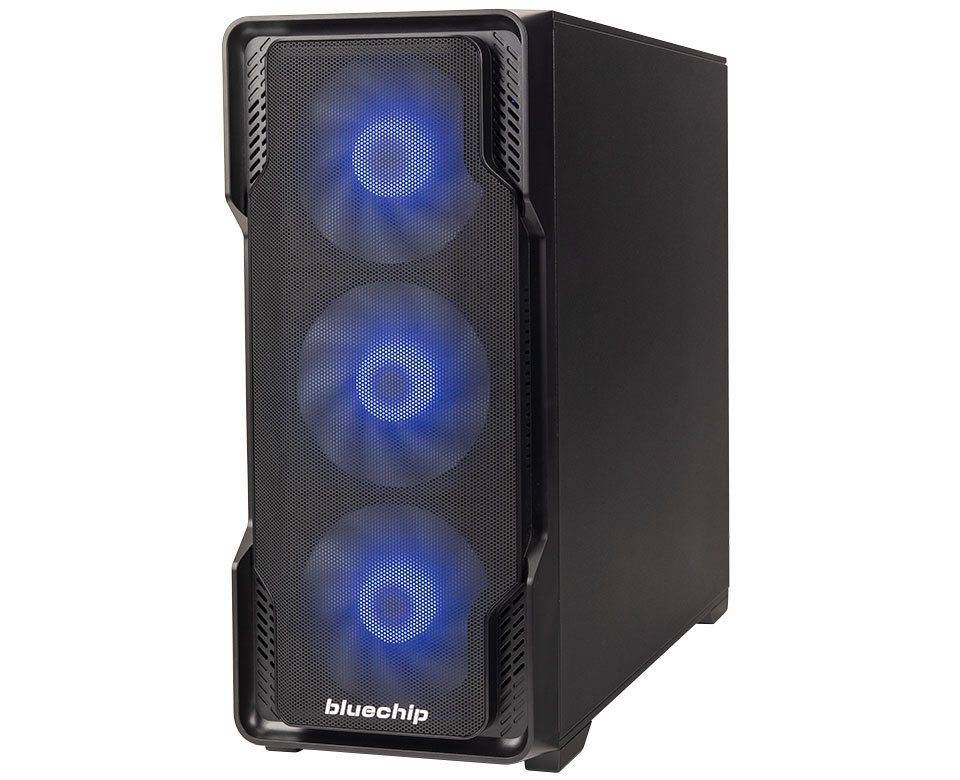 Ein schwarzes Computergehäuse mit drei leuchtenden blauen Lüftern auf der Frontblende. Die Marke „bluechip" ist unten aufgedruckt.