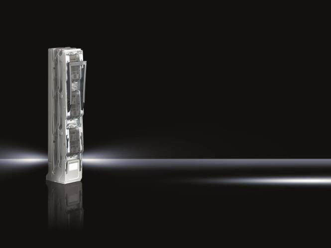 Turmsystem auf einer reflektierenden schwarzen Oberfläche, teilweise beleuchtet, das schlankes modernes Design und metallisches Finish zur Schau stellt.