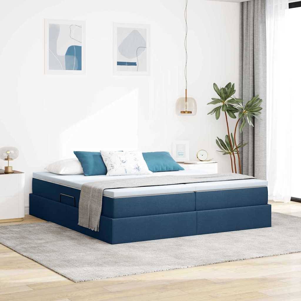 Ein modernes Schlafzimmer mit einem flachen Bett mit blauen Akzenten, weißer Bettwäsche, zwei abstrakten Kunstwerken an der Wand und einer Topfpflanze.