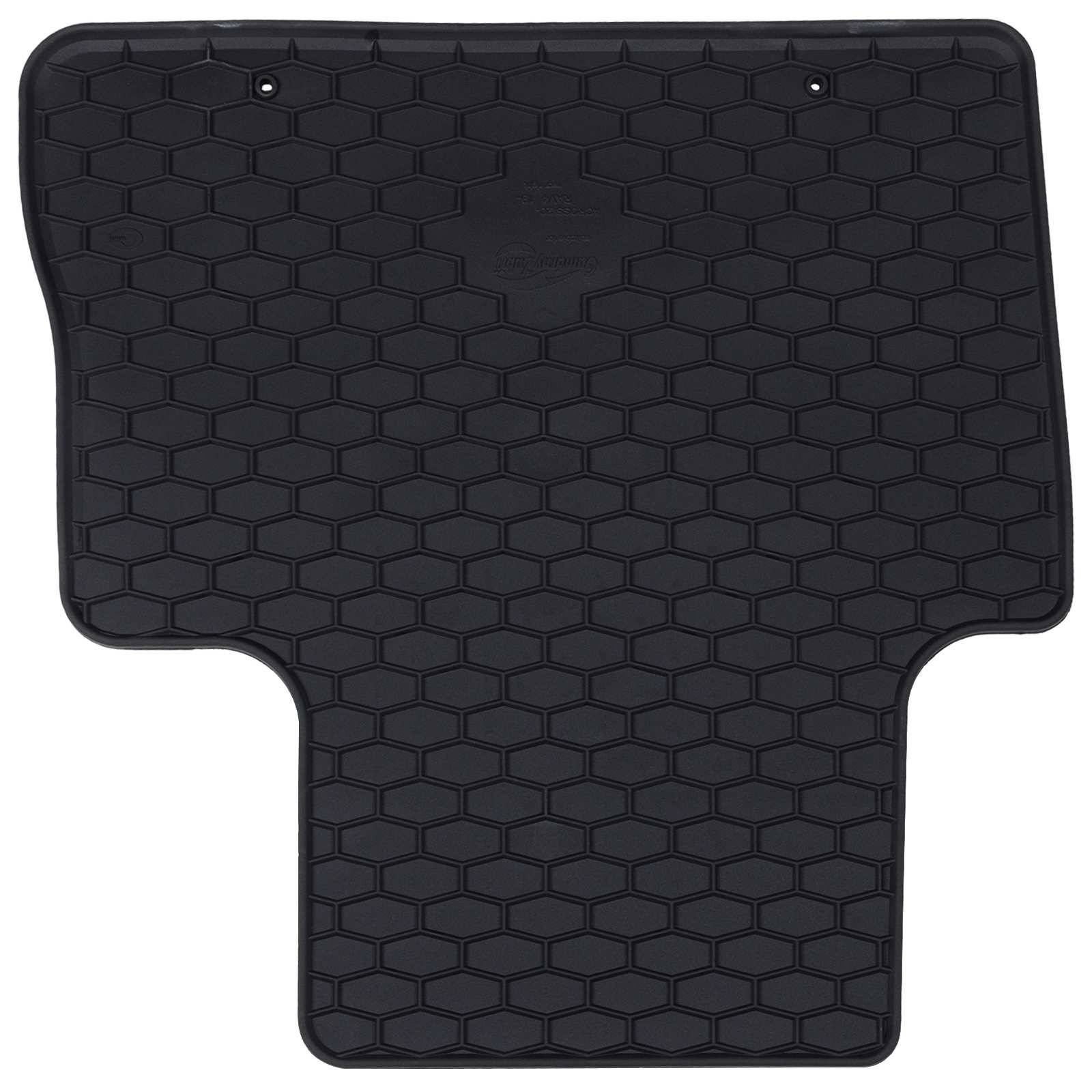 Eine schwarze Autofußmatte mit einem sechseckigen Musterdesign bedeckt die Oberfläche und verfügt über eine Form, die in den Bodenraum eines Fahrzeuginnenraums passt.