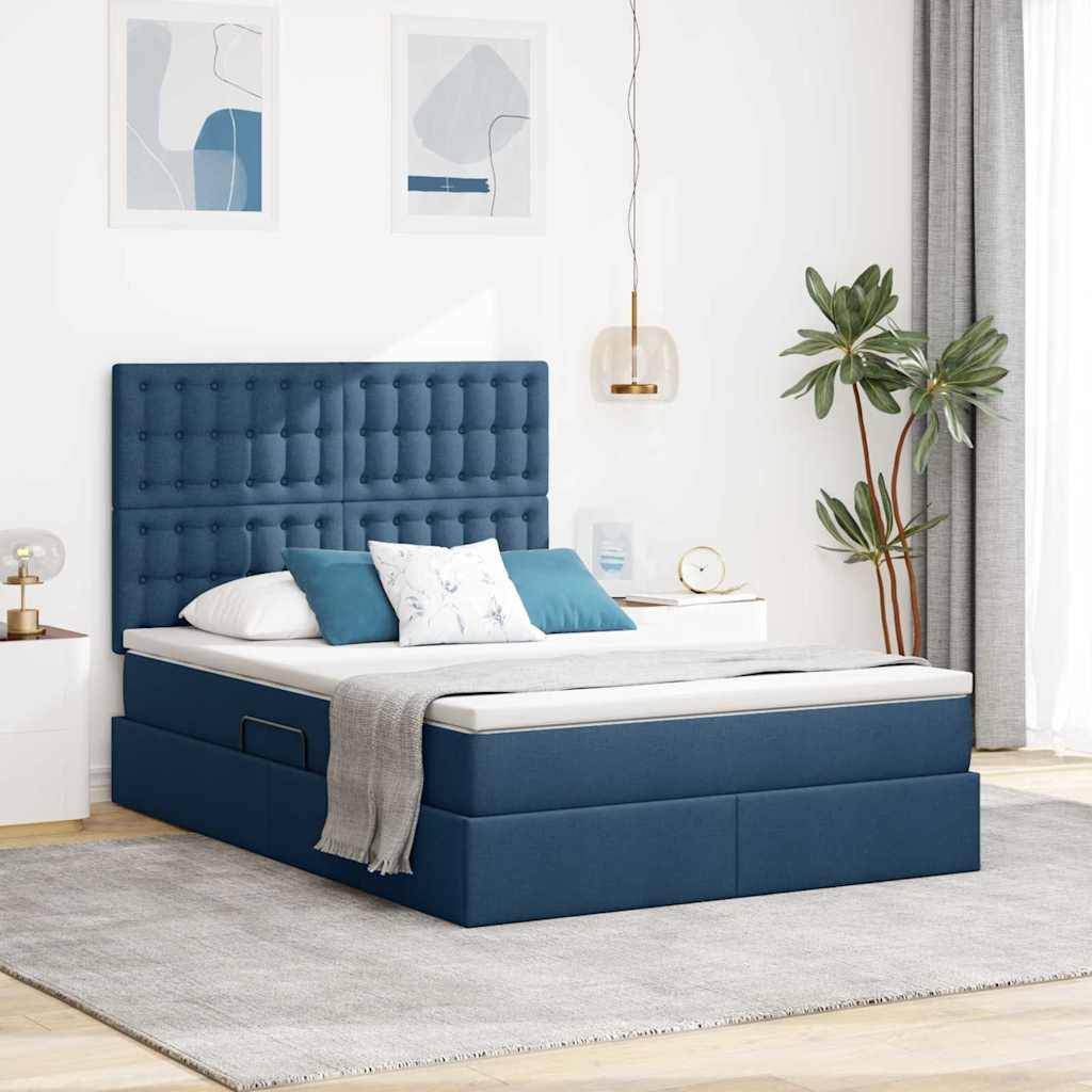 Ein modernes Schlafzimmer mit einem blaugepolsterten Bett, weißer Bettwäsche, einem Nachttisch mit einer Lampe, minimalistischer Kunst und einer großen Pflanze.
