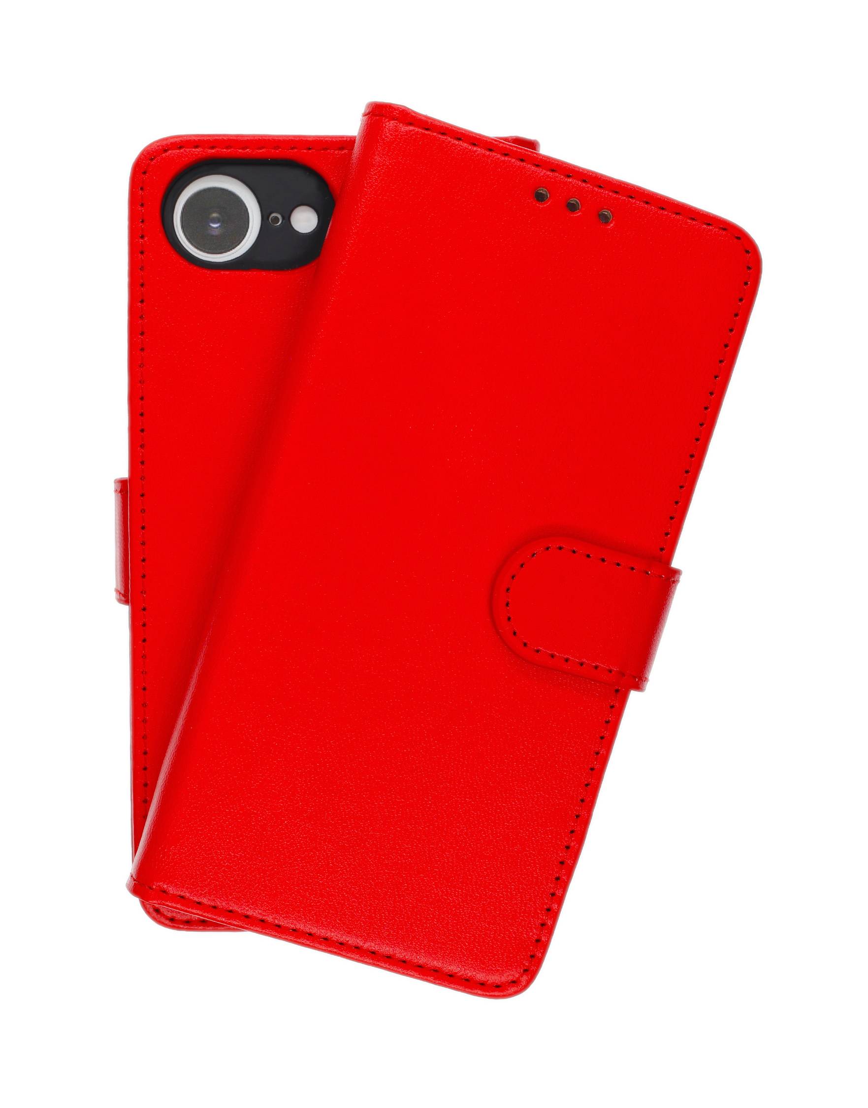 Rotes Smartphone in einer leuchtend roten Schutzhülle mit Klappdeckel, von hinten und leicht von der Seite betrachtet.